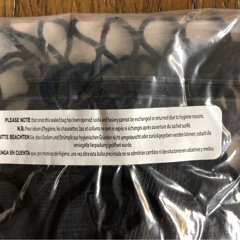 ASOS DESIGN medium fishnet tights - Picture 10 of 10